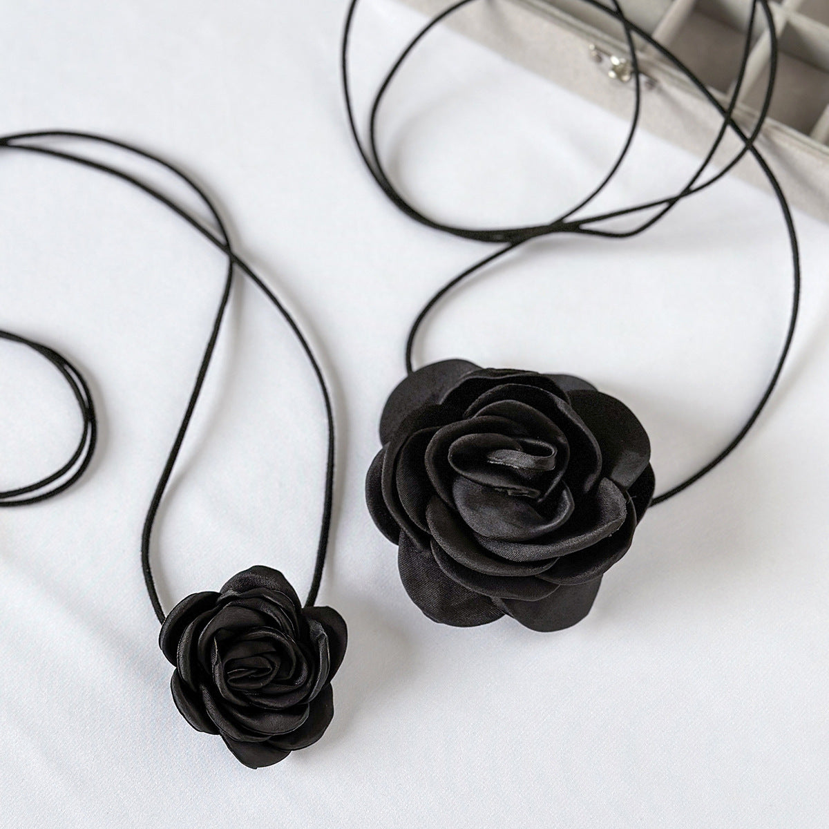 Vintage Rose Lace-up Necklace