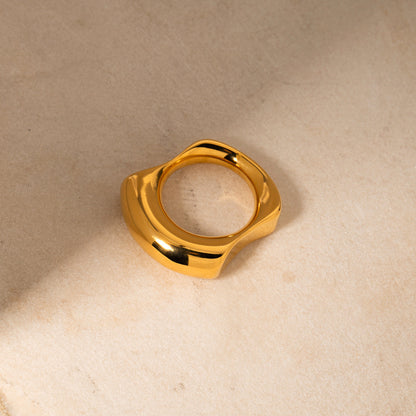 18K Gold Concave Ring